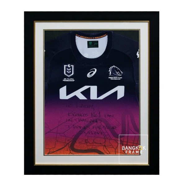 กรอบรูปโชว์เสื้อที่ระลึก